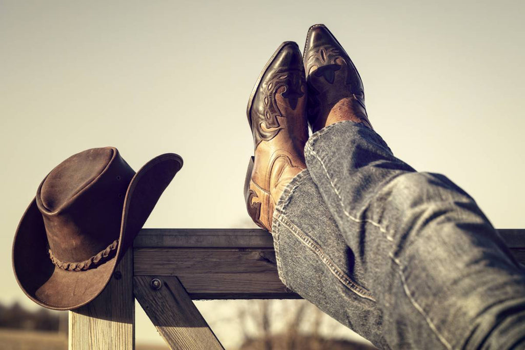 Style cowboy moderne : comment l'adopter sans en faire trop ?