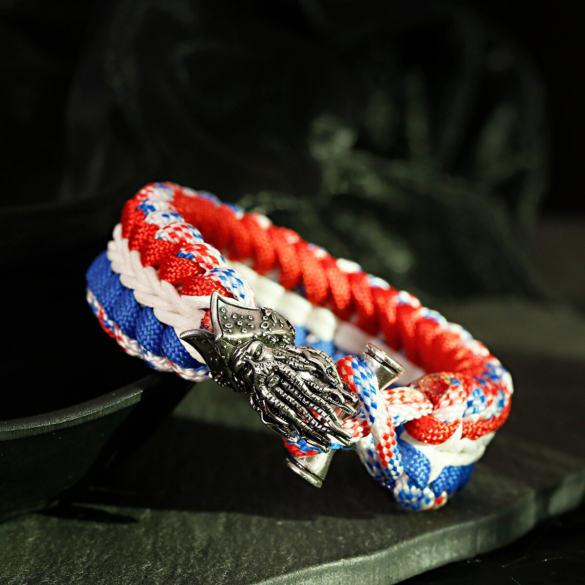 Bracelet de Survie en Paracorde Avec Tête de Pirate Cohen - Mon Bracelet Homme