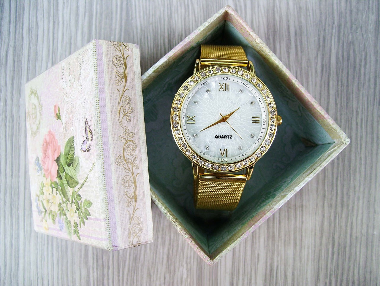 montre dans sa boite