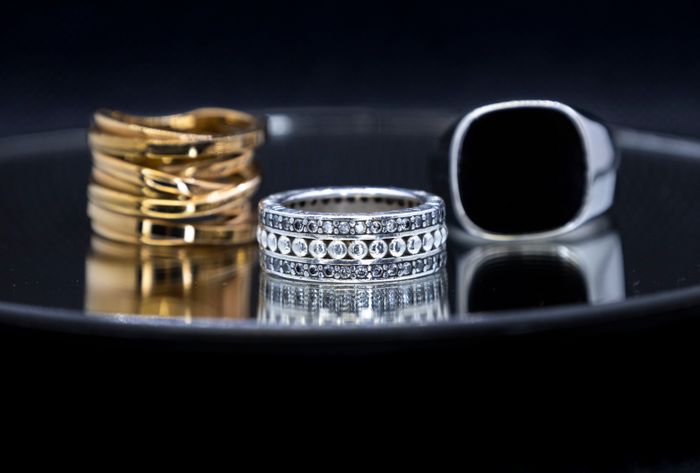 Bijoux pour homme : comment associer bracelet et bague avec style ?