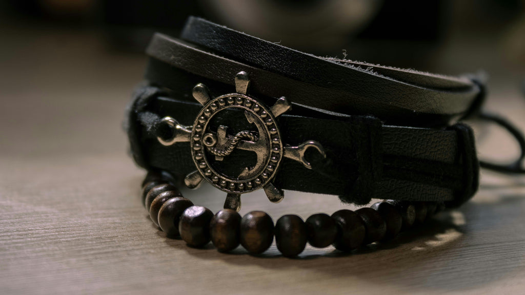 Quelle chemise porter avec un bracelet en cuir  ?