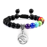 Bracelet Chakra en Perles Noires Mates avec Symbole Aum Argenté Réglable